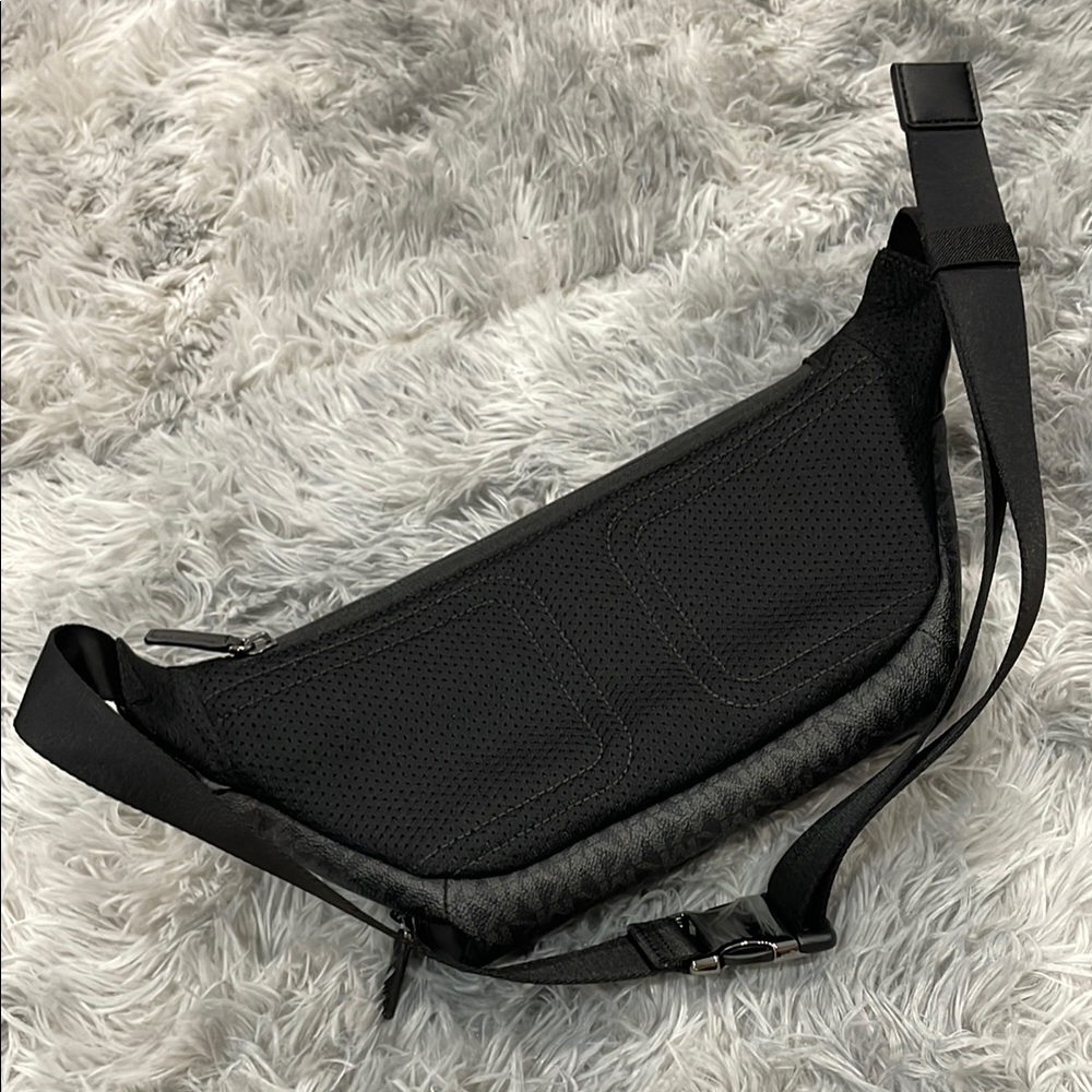 Michael Kors Men’s Belt Bag - Picture 8 of 8